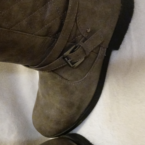 Gray boots - Picture 4 of 4